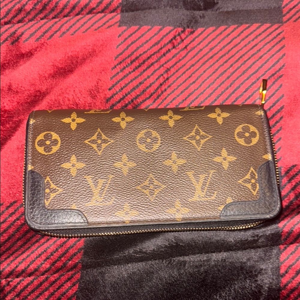 Louis Vuitton limited Esition Monogram Zip Wallet
